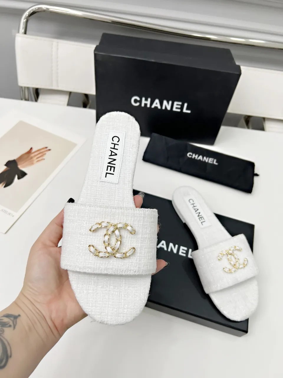 👟👟Ex-factory price 340👟👟 Genuine leather sole +30 chanel Chanel 2024 new slippers🔥🔥 Official website counter, fabric sheepskin, lining sheepskin, foot pad goatskin, 3 colors optional, size 35-42, genuine leather sole +30